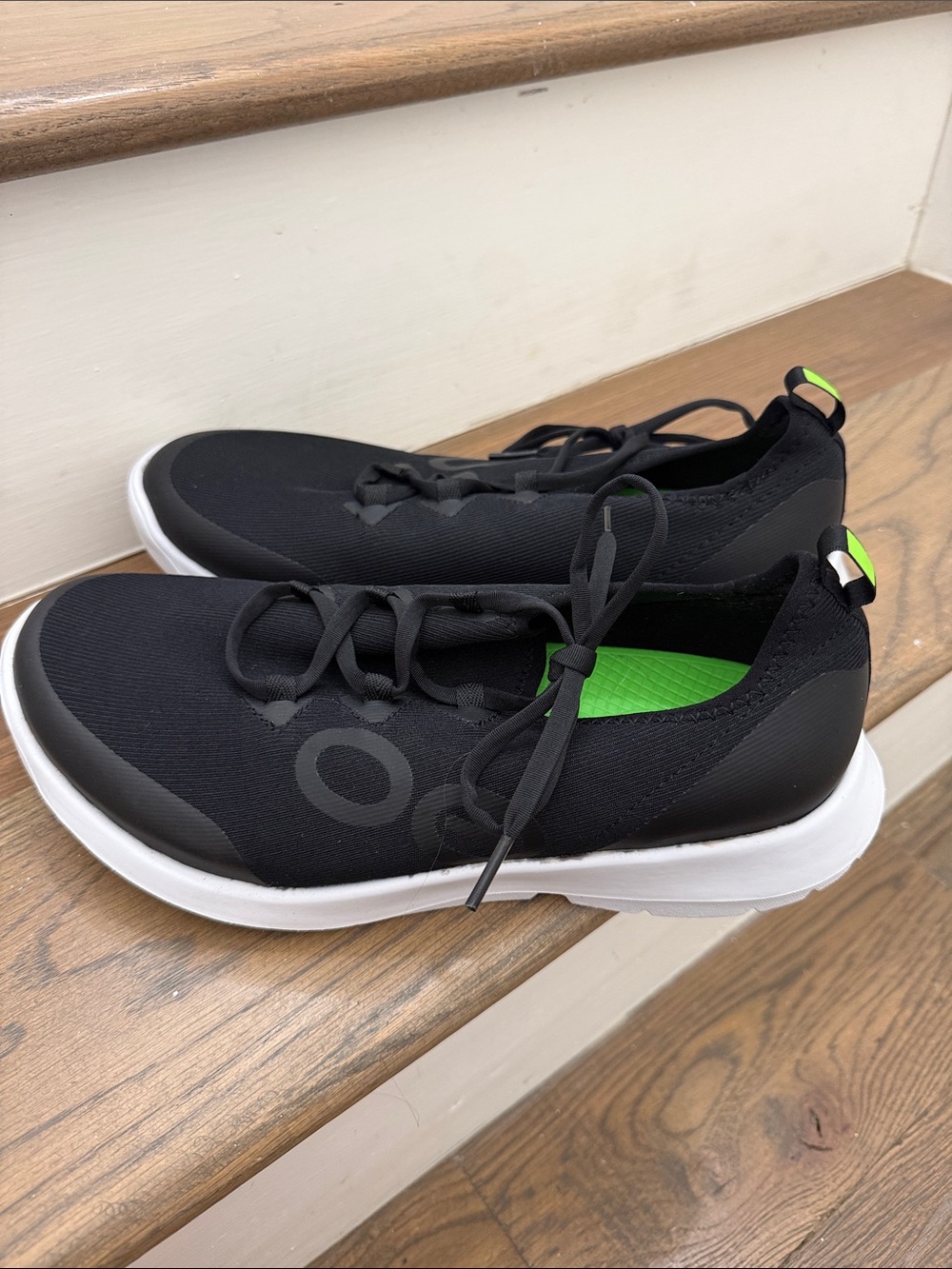 OOFOS NWOT Black Knit Athletic Shoes with Lime Green Insole